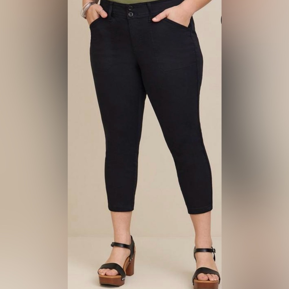 Torrid Size 18 Aviator Crop stretch Twill in classic Black  Never Worn